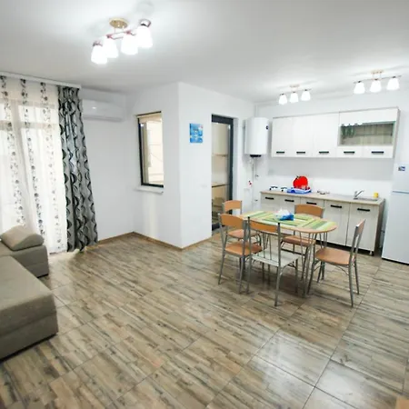 Kazeboo - Al Doilea Rand La Mare Appartement